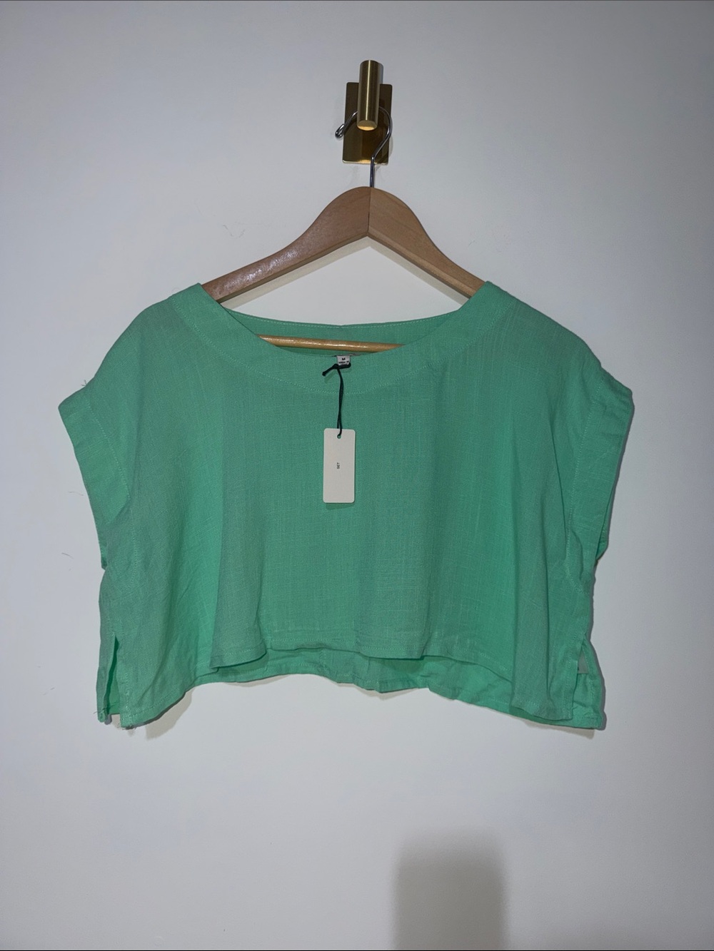 Hunter & Brown Lightweight Mint Green Crop Top - Women's size medium NWT
